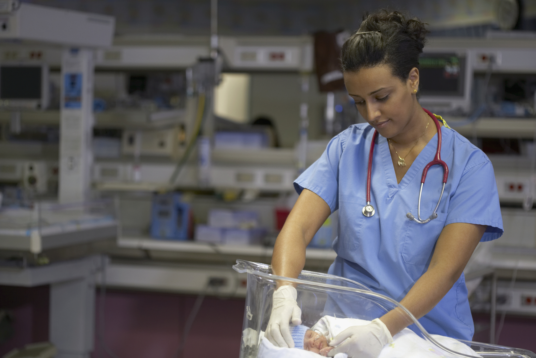 How to Become a Neonatal Nurse